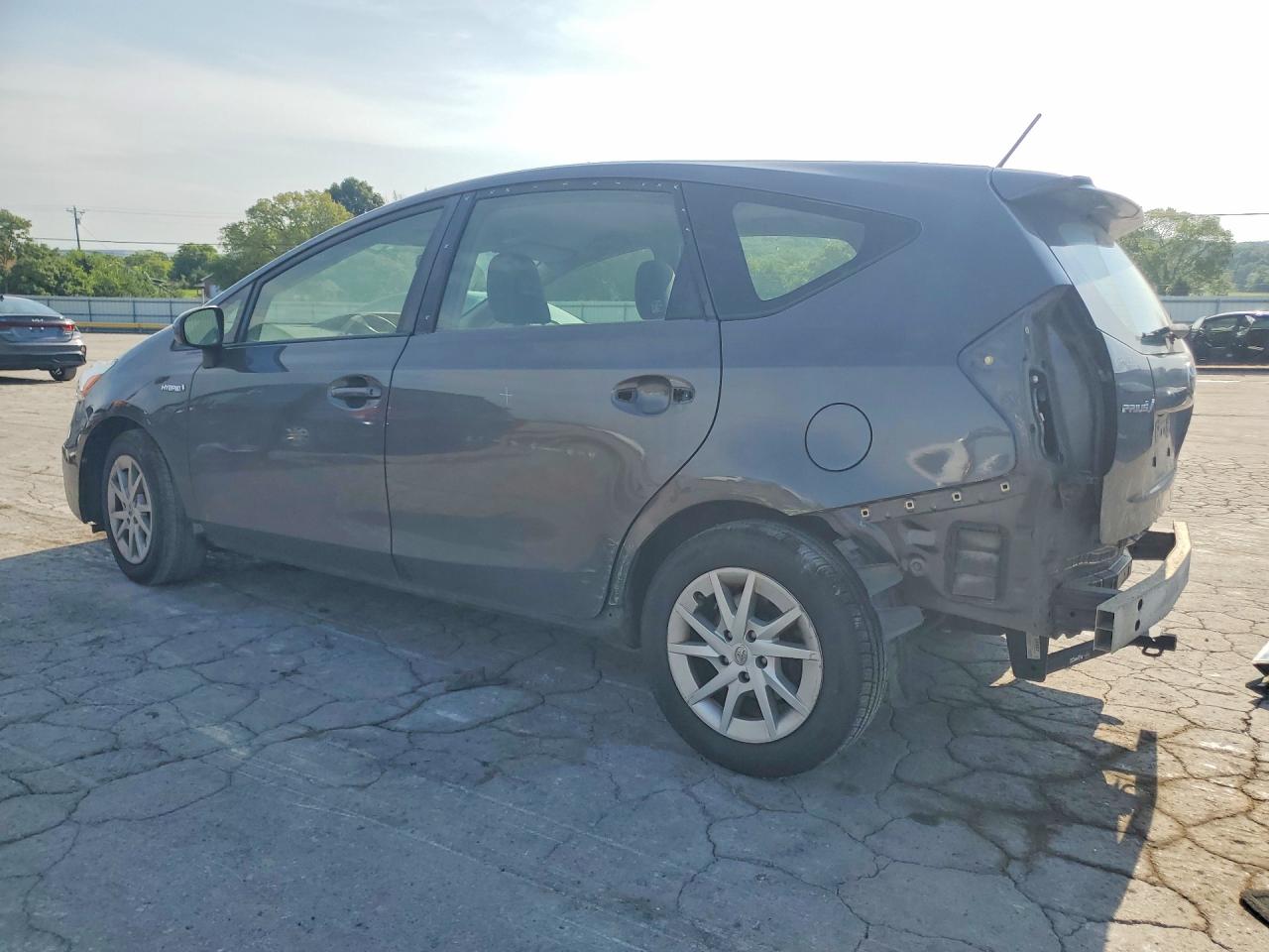 JTDZN3EUXEJ011899 · 2014 TOYOTA PRIUS V · 2/13