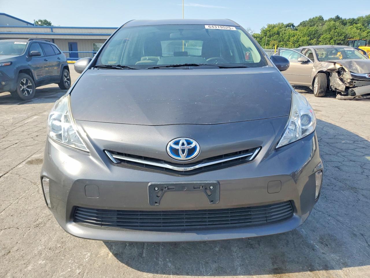 JTDZN3EUXEJ011899 · 2014 TOYOTA PRIUS V · 5/13