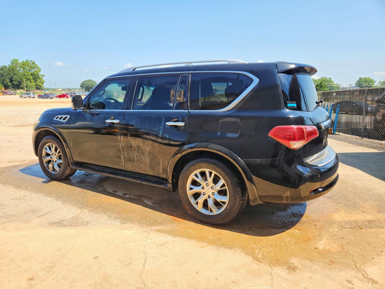 JN8AZ2NF2B9504314 · 2011 INFINITI QX56 · 2/13