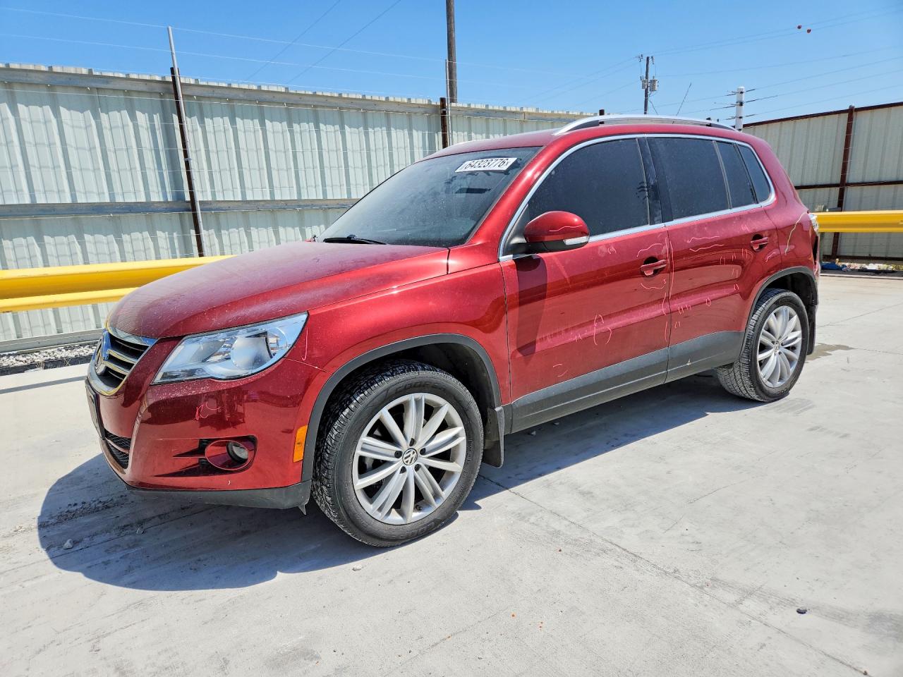 WVGAV7AX2BW000250 · 2011 VOLKSWAGEN TIGUAN