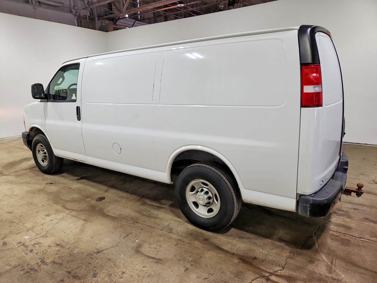 1GCZGGFP4N1168175 · 2022 CHEVROLET EXPRESS G3500 · 2/13