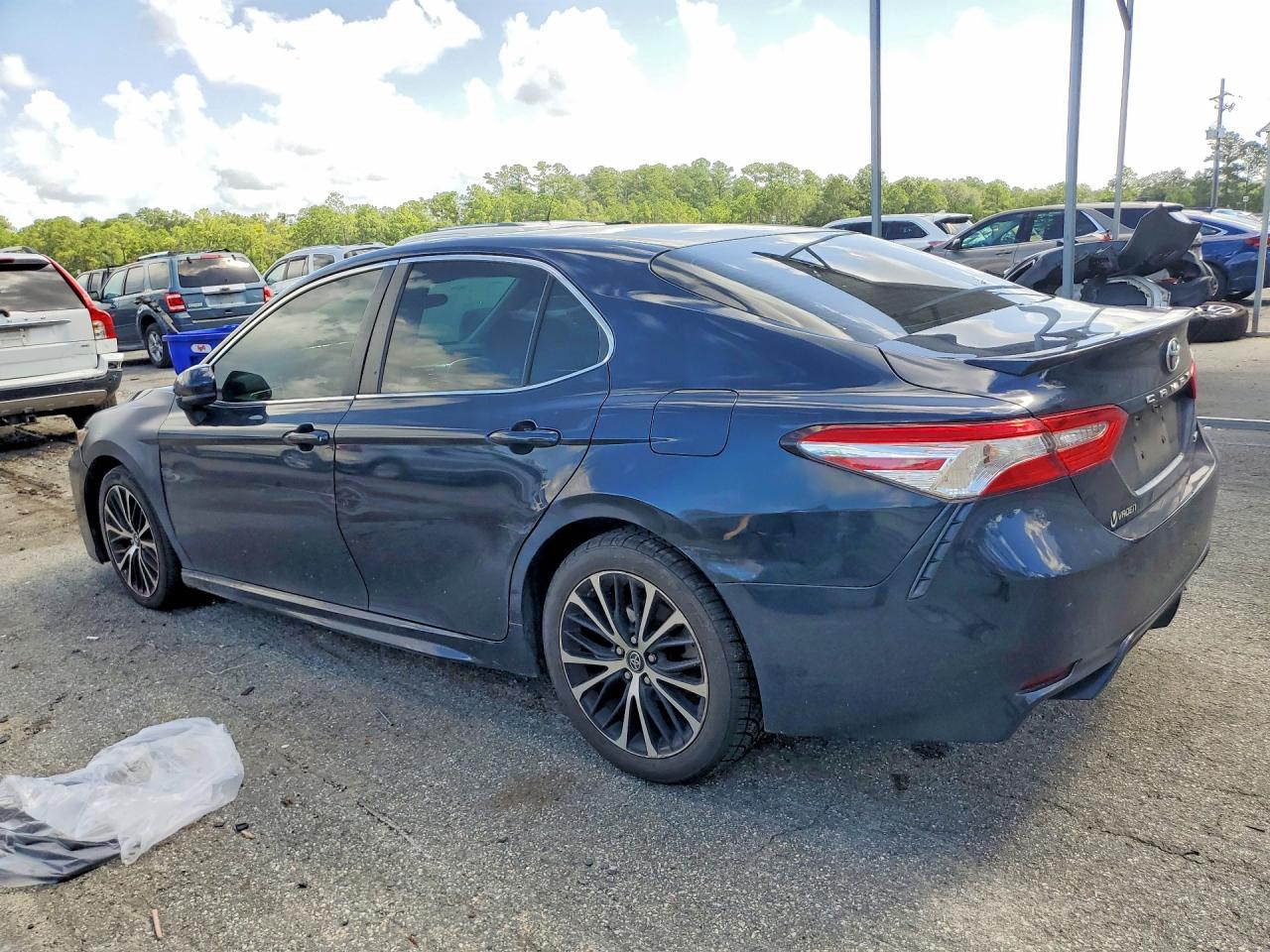 4T1B11HKXJU599738 · 2018 TOYOTA CAMRY · 2/12