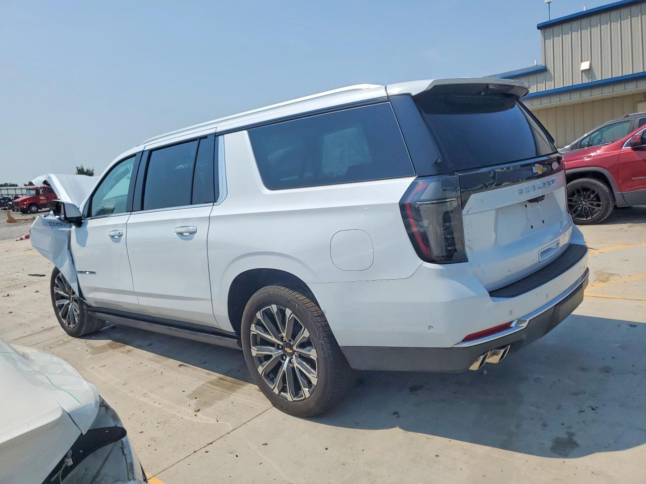 1GNS6GKL2TR119263 · 2026 CHEVROLET SUBURBAN · 2/14