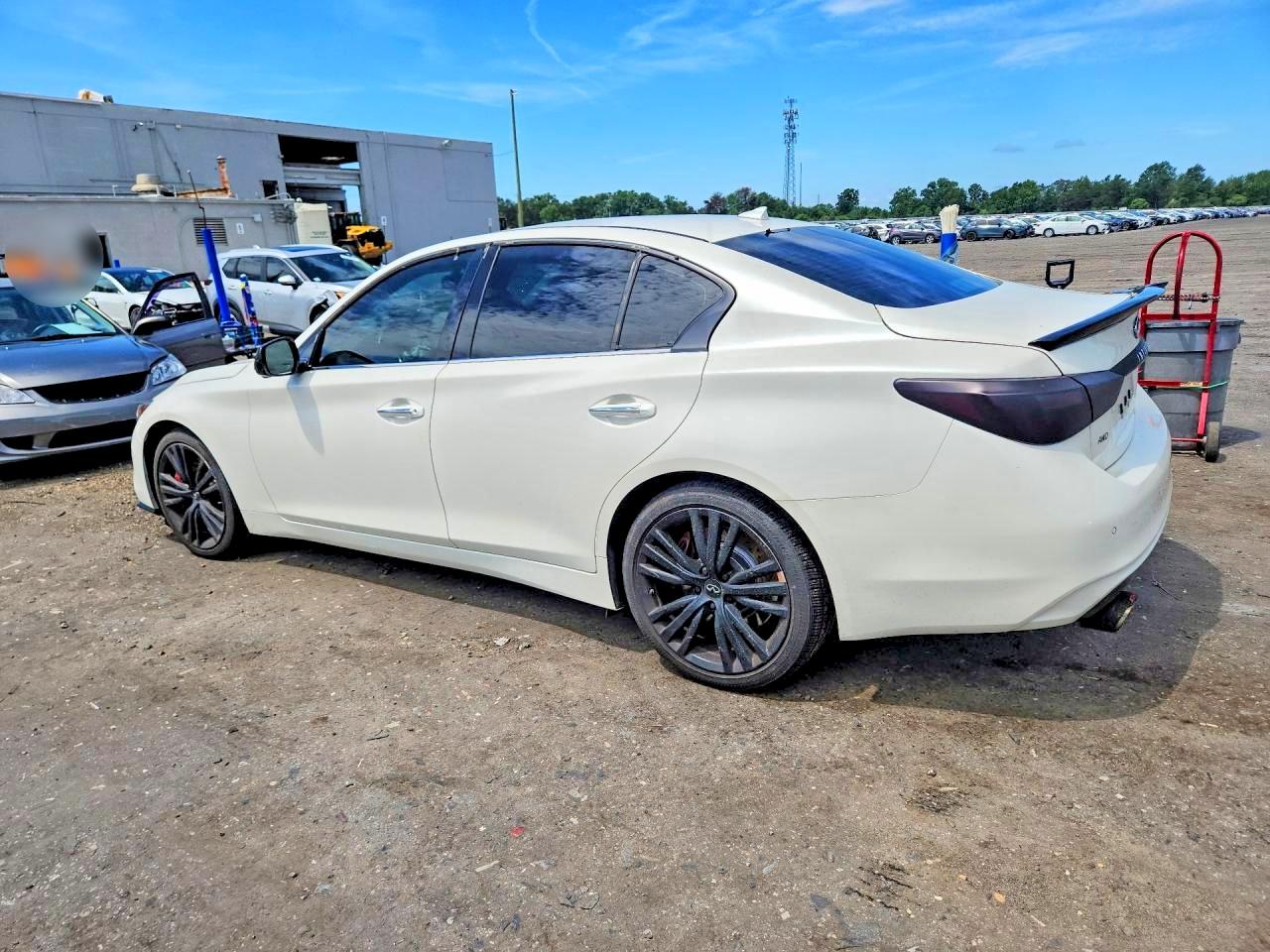 JN1EV7AR2JM611139 · 2018 INFINITI Q50 · 2/12