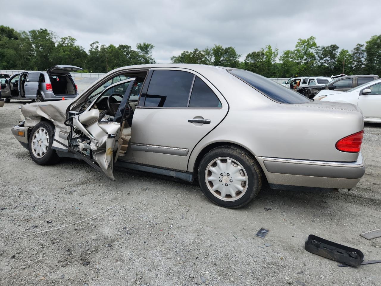 WDBJF55F2VA436054 · 1997 MERCEDES-BENZ E · 2/12