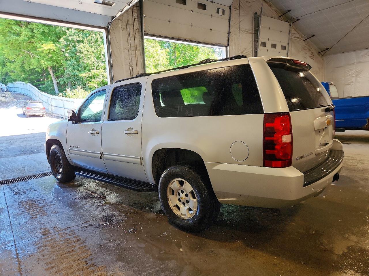1GNSKHE70CR246724 · 2012 CHEVROLET SUBURBAN · 2/13