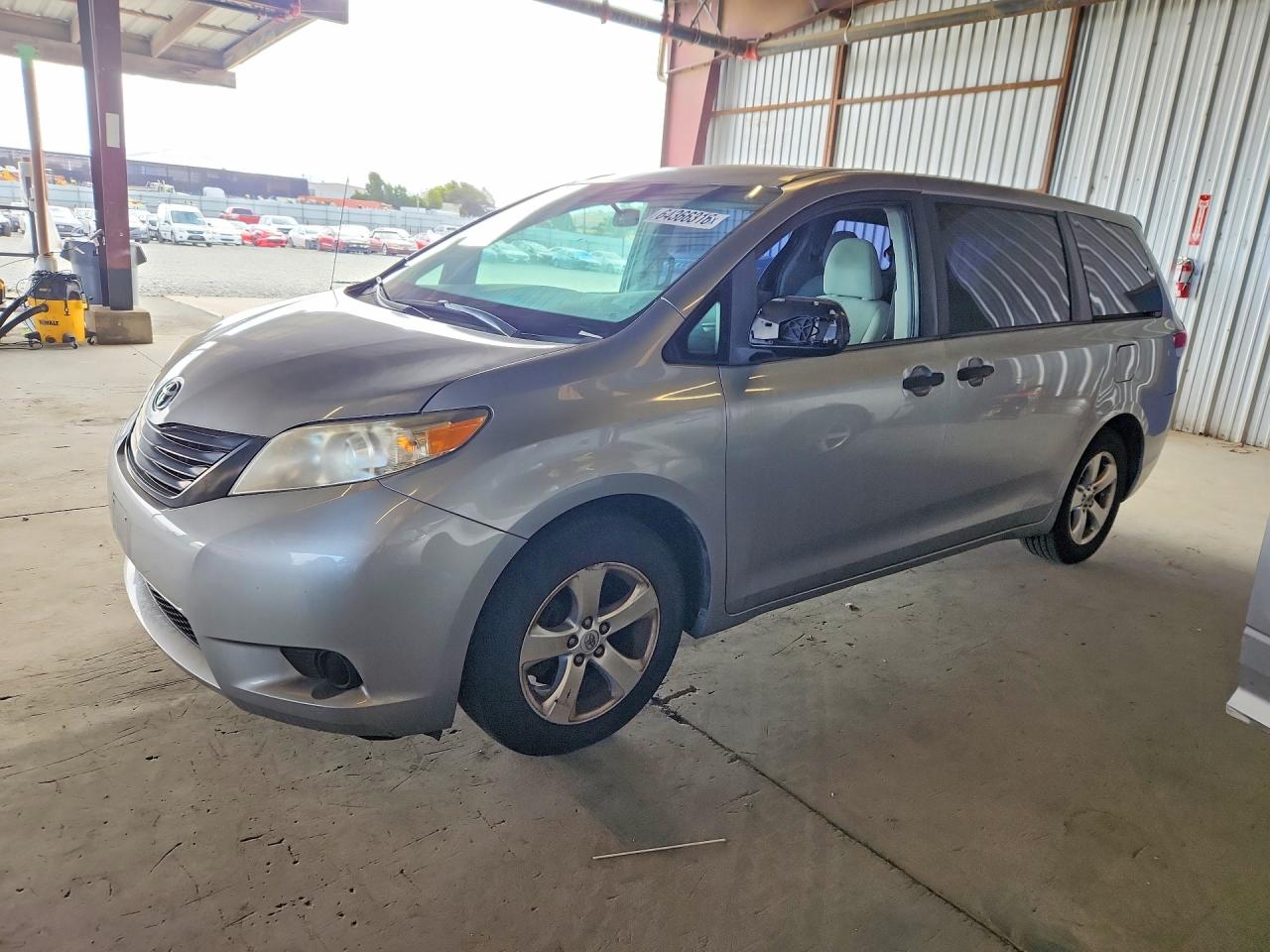 5TDZK3DC3DS391607 · 2013 TOYOTA SIENNA
