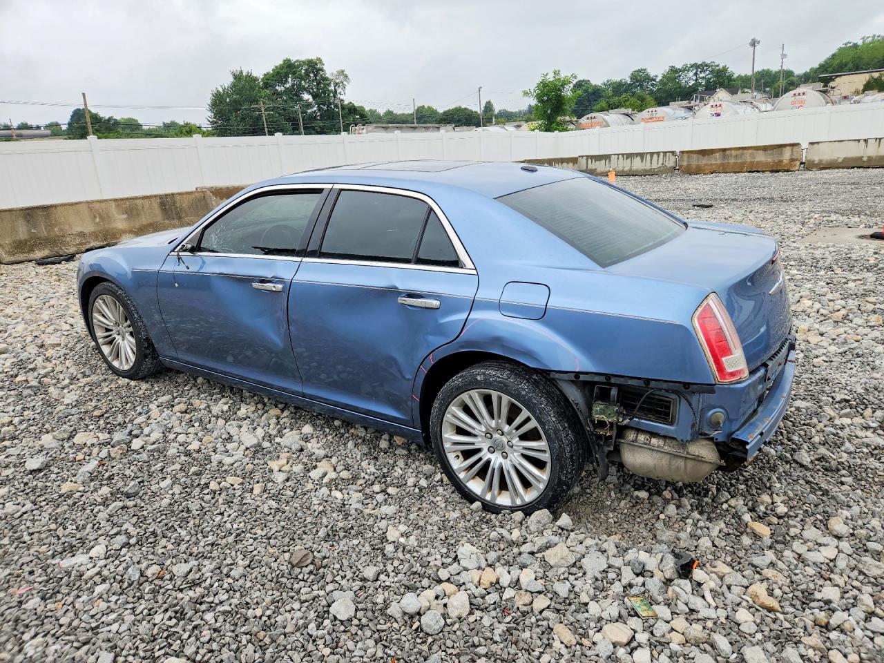 2C3CA6CT0BH579500 · 2011 CHRYSLER 300C · 2/13