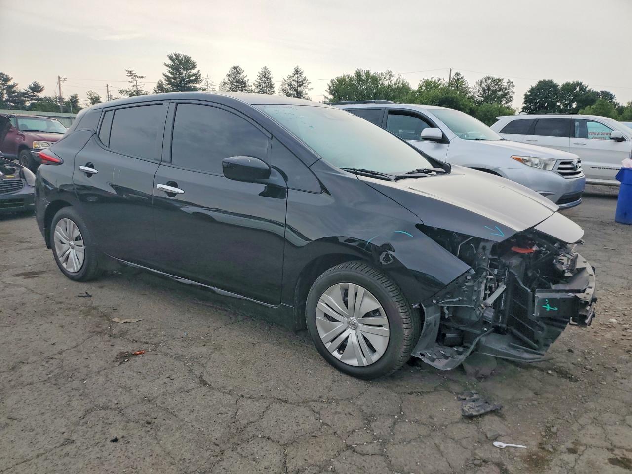 1N4AZ1BV8NC561468 · 2022 NISSAN LEAF · 4/12