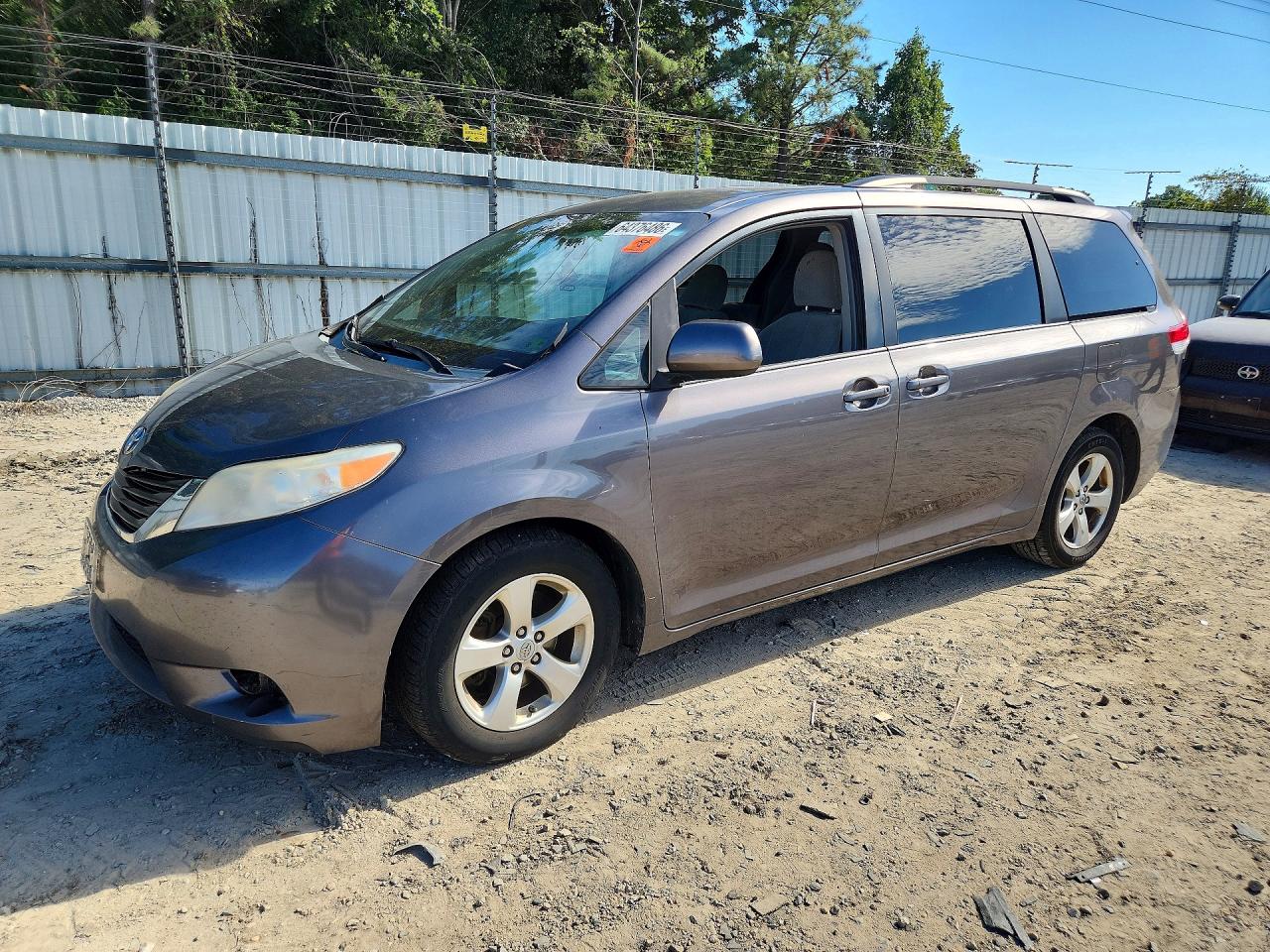 5TDKK3DC2DS372161 · 2013 TOYOTA SIENNA