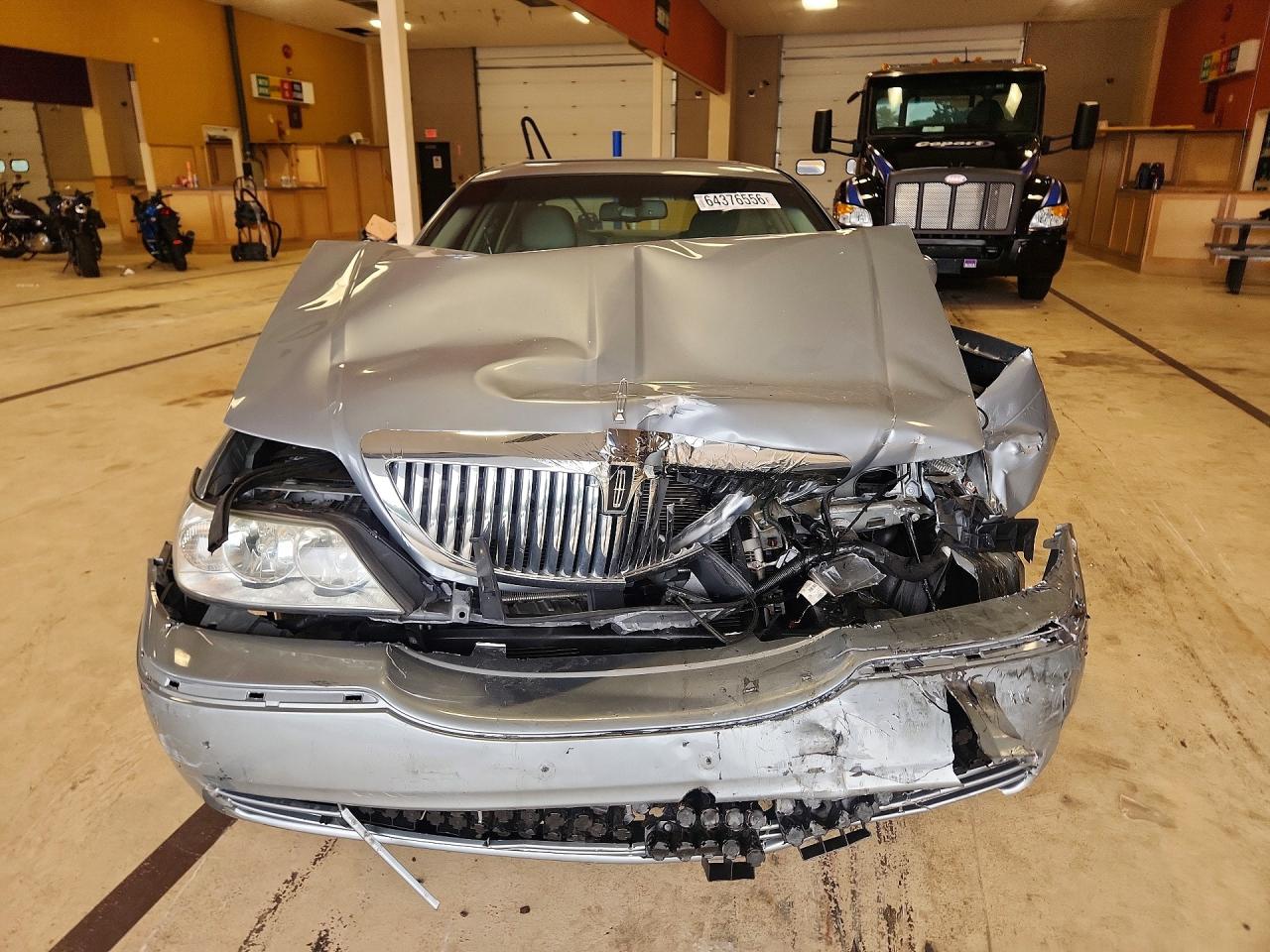 1LNHM81VX6Y633403 · 2006 LINCOLN TOWN CAR · 5/12