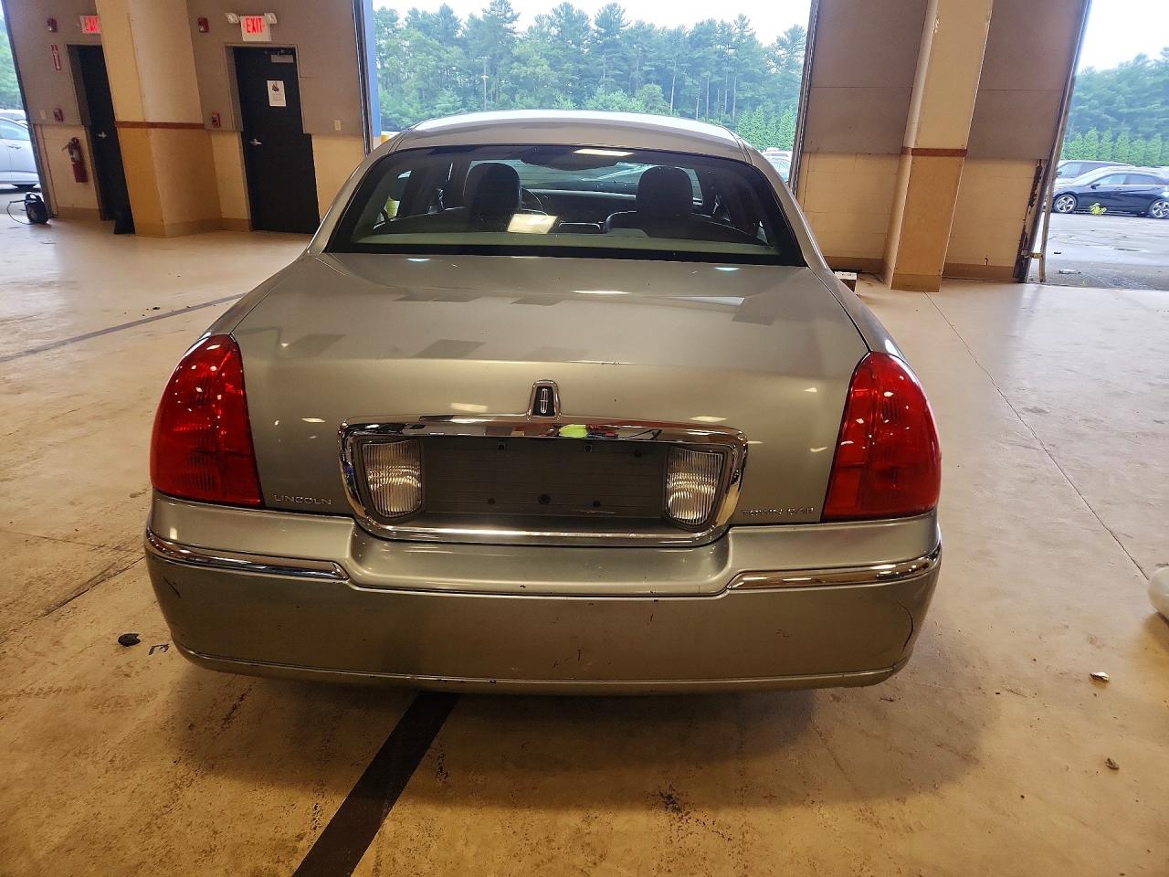 1LNHM81VX6Y633403 · 2006 LINCOLN TOWN CAR · 6/12