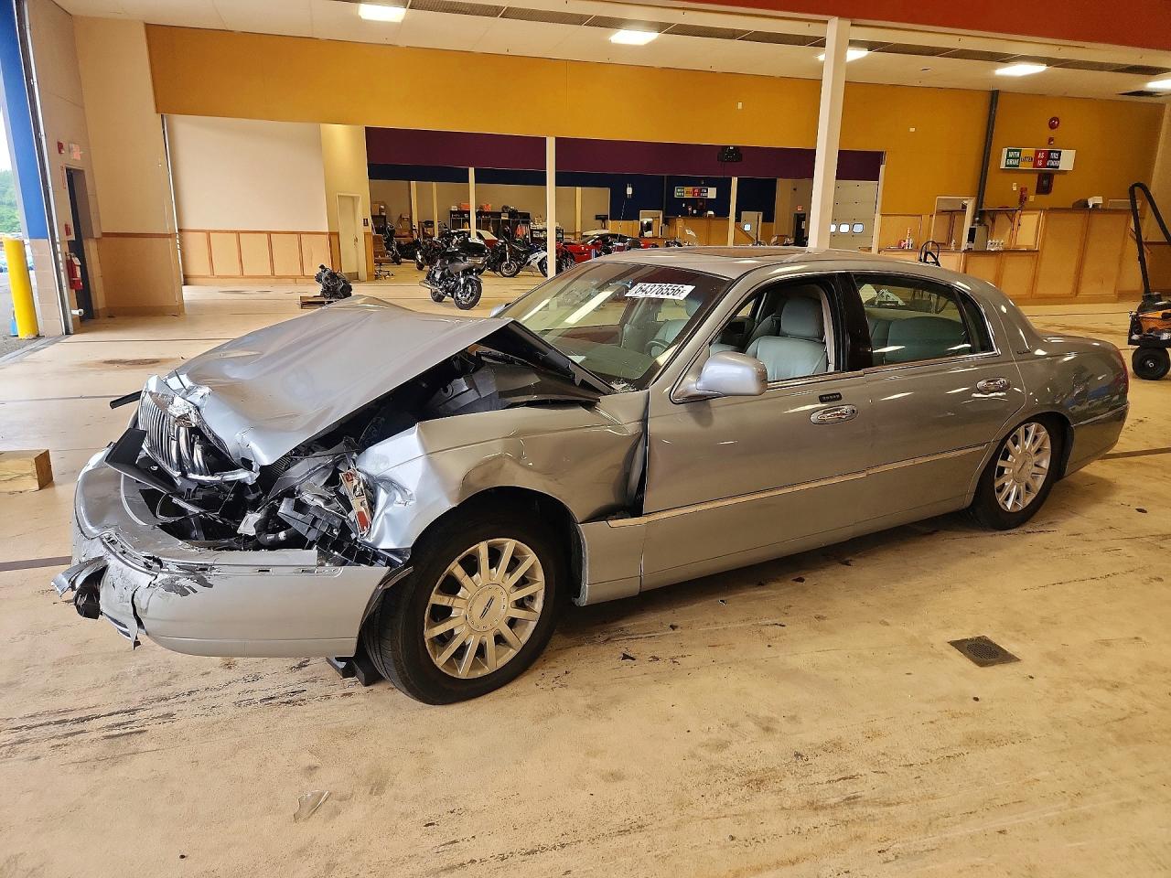 1LNHM81VX6Y633403 · 2006 LINCOLN TOWN CAR