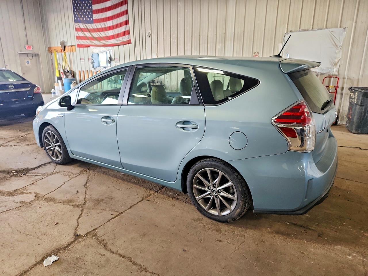 JTDZN3EU3GJ050109 · 2016 TOYOTA PRIUS V · 2/12