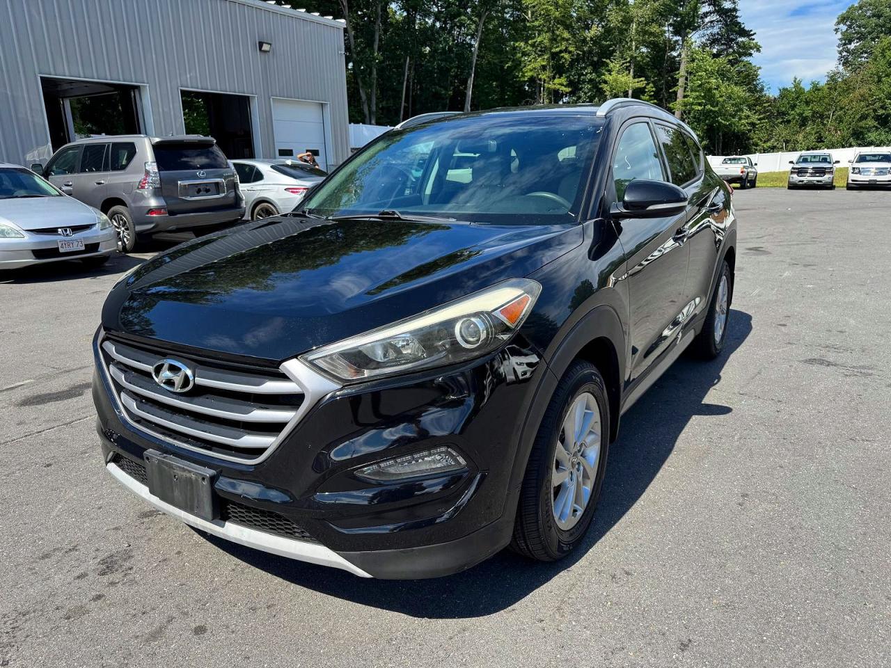KM8J3CA2XHU281995 · 2017 HYUNDAI TUCSON