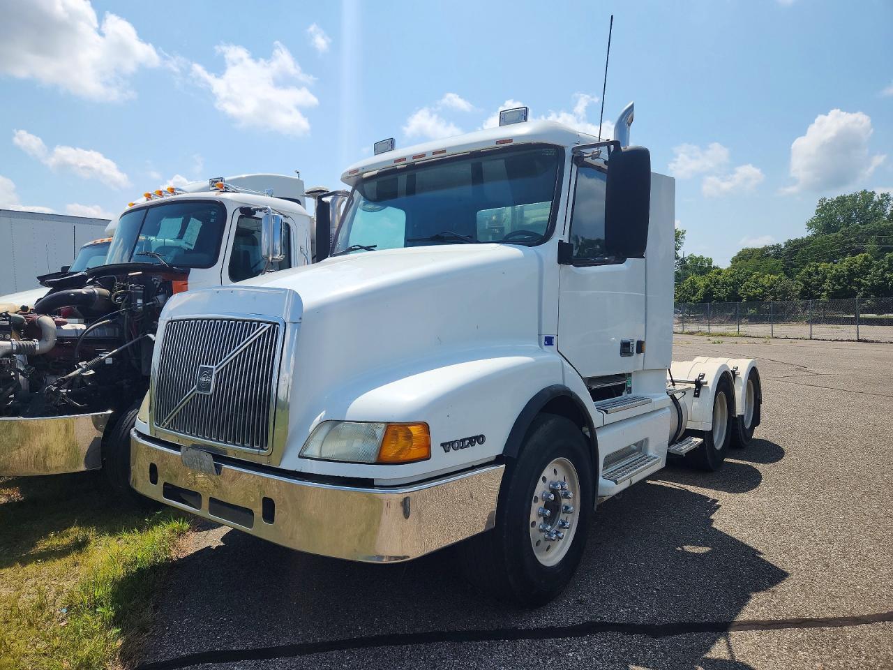 2003 VOLVO VN