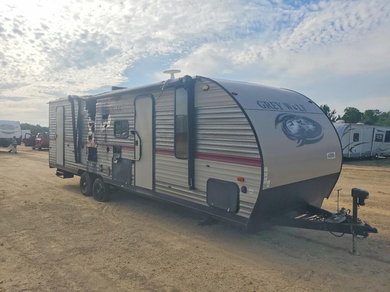 2018 FOREST RIVER GREY WOLF