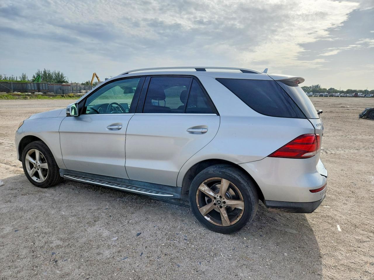 4JGDA5JB1GA696699 · 2016 MERCEDES-BENZ GLE · 2/14