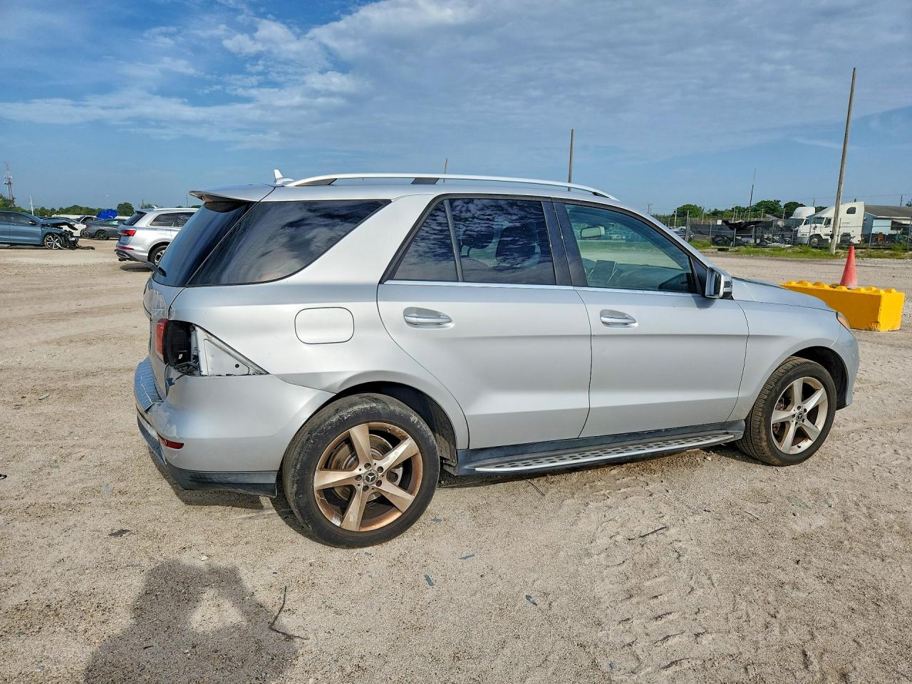 4JGDA5JB1GA696699 · 2016 MERCEDES-BENZ GLE · 3/14