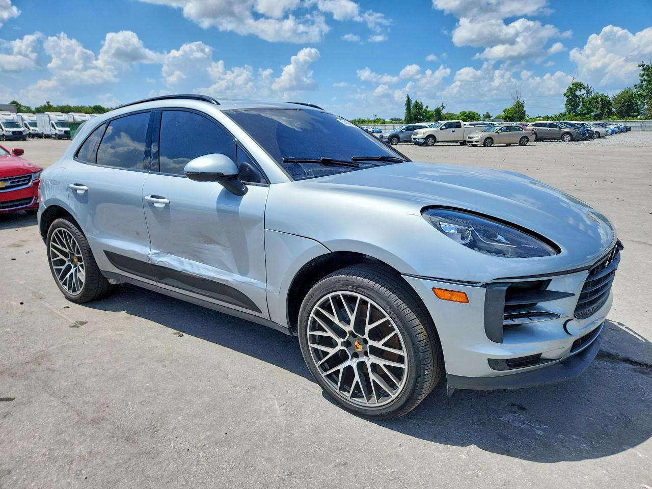 WP1AB2A55LLB33083 · 2020 PORSCHE MACAN · 4/13