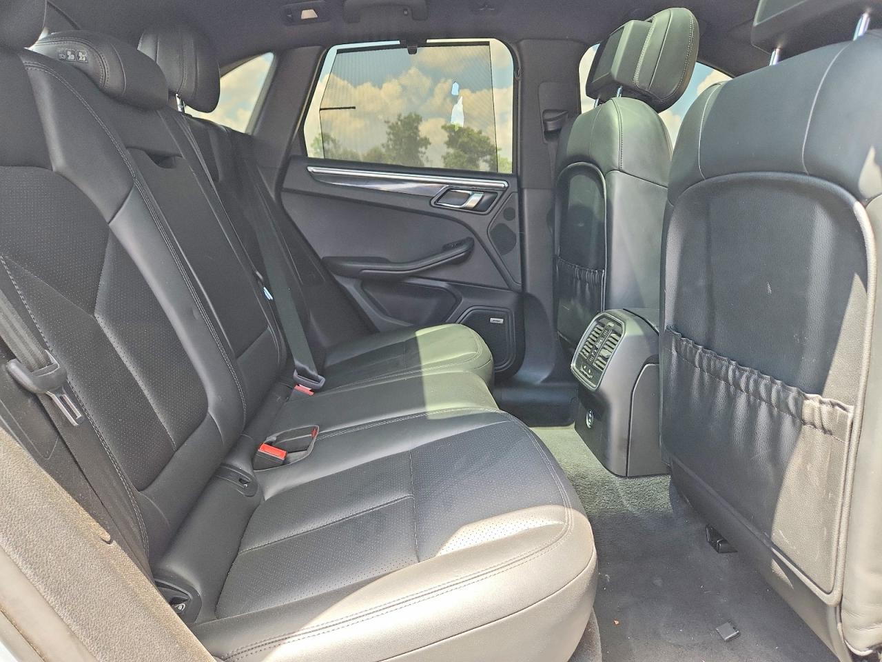 WP1AB2A55LLB33083 · 2020 PORSCHE MACAN · 11/13