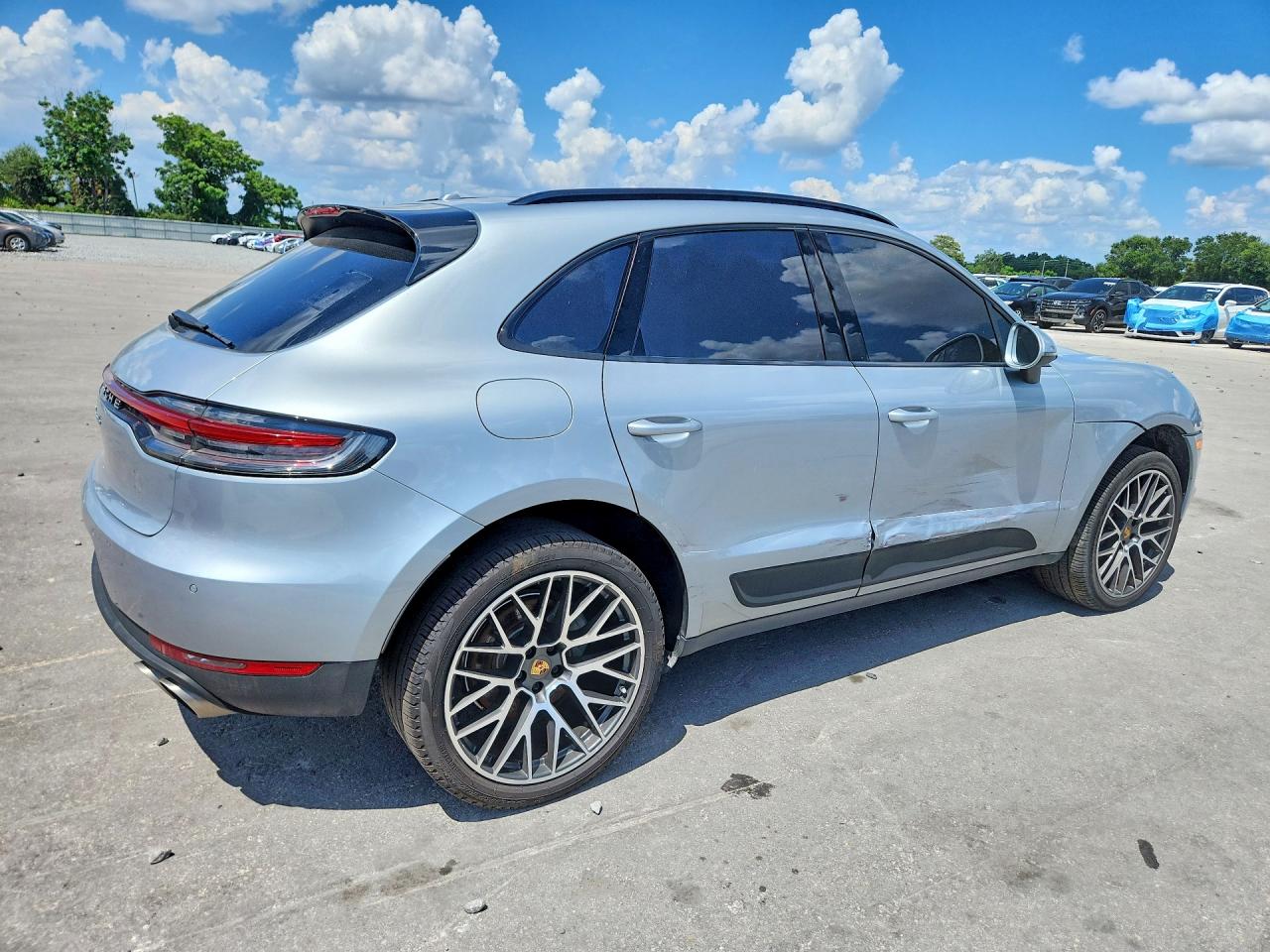WP1AB2A55LLB33083 · 2020 PORSCHE MACAN · 3/13