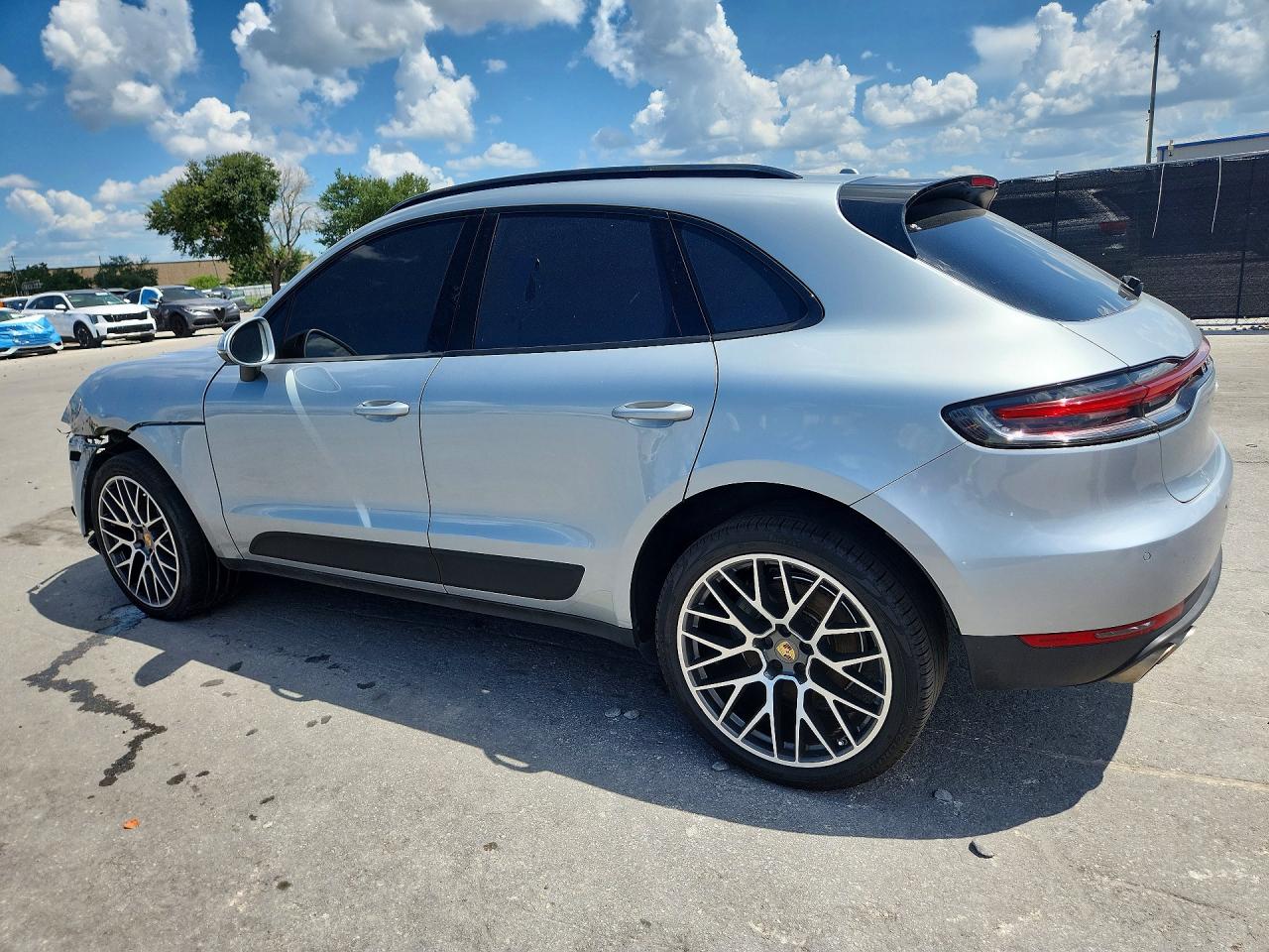WP1AB2A55LLB33083 · 2020 PORSCHE MACAN · 2/13