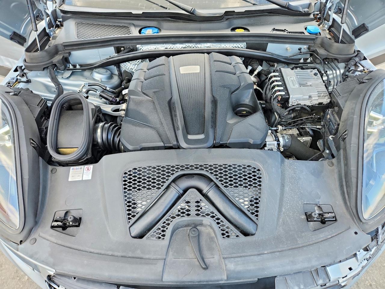 WP1AB2A55LLB33083 · 2020 PORSCHE MACAN · 12/13