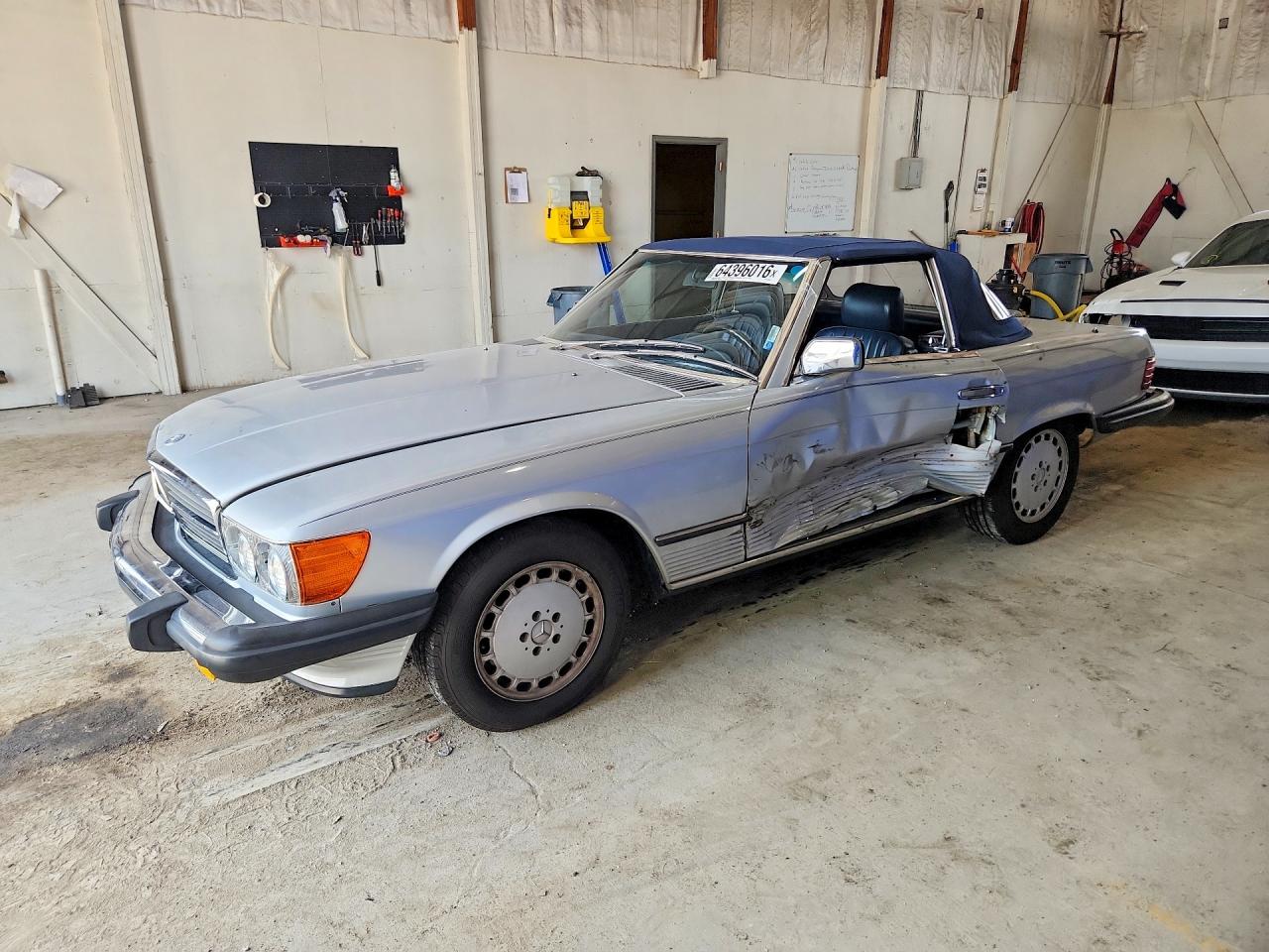 WDBBA48DXJA082690 · 1988 MERCEDES-BENZ 560