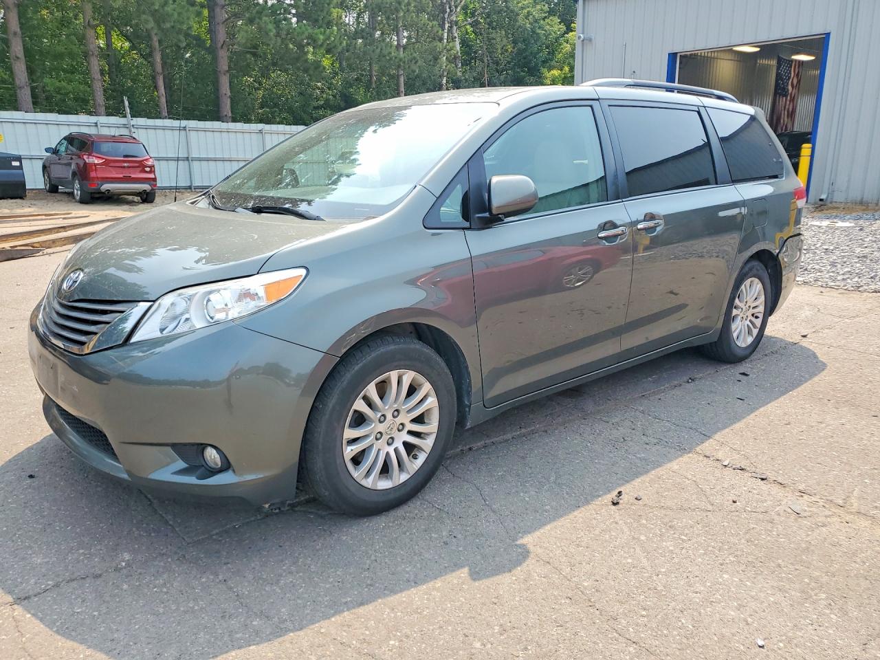 5TDYK3DC9ES524254 · 2014 TOYOTA SIENNA