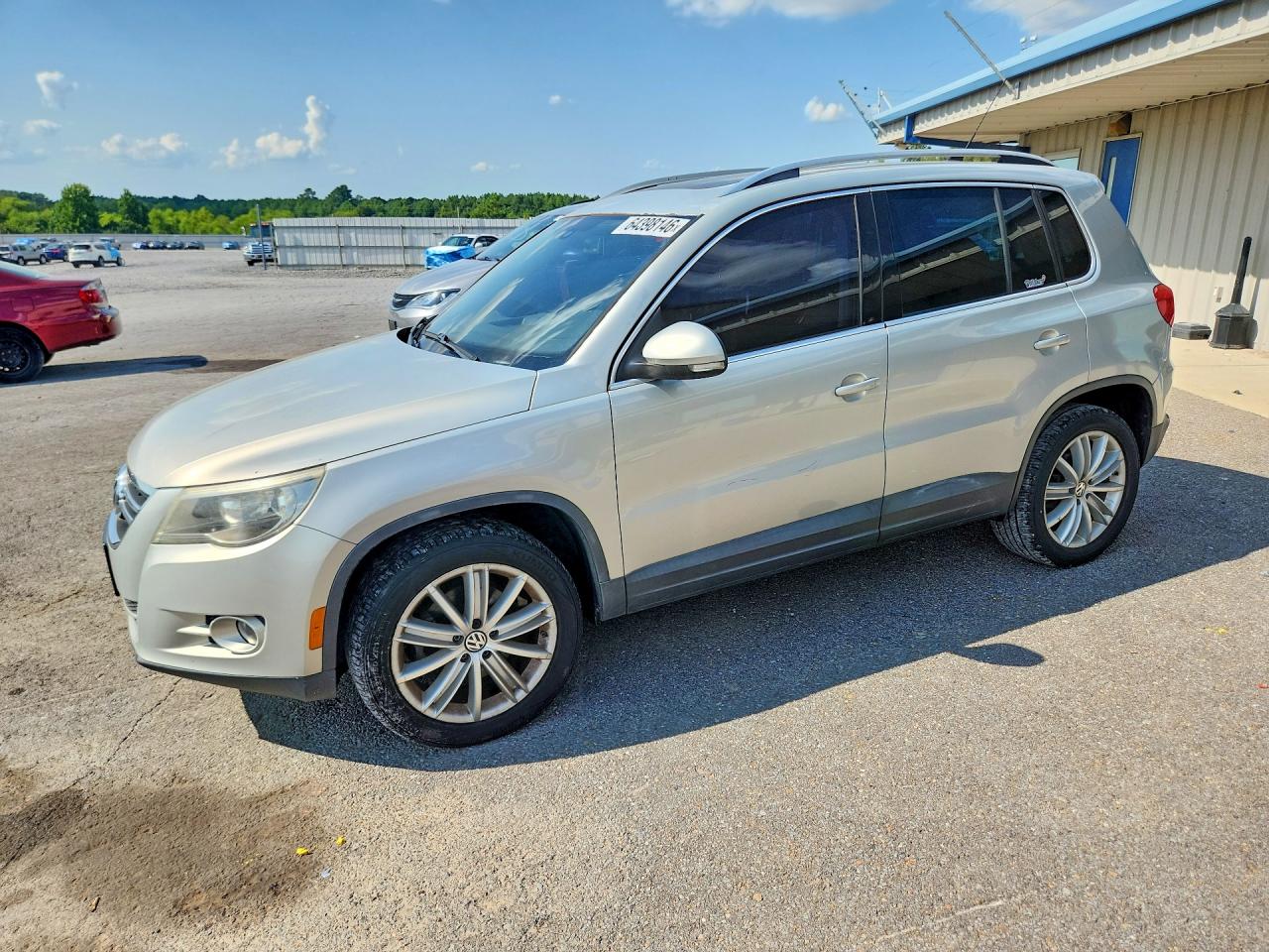 WVGAV7AX2BW547129 · 2011 VOLKSWAGEN TIGUAN
