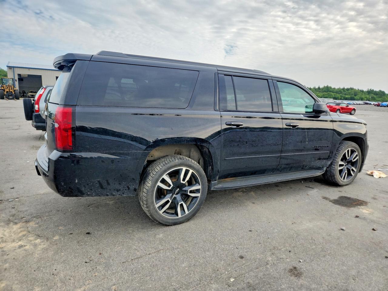 1GNSKJKC5JR261399 · 2018 CHEVROLET SUBURBAN · 3/13
