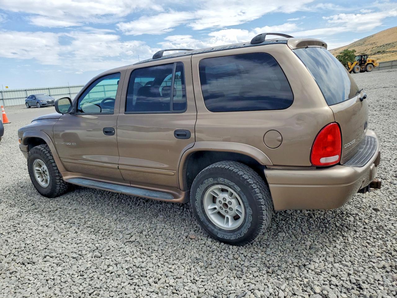 1B4HS28Z9YF288683 · 2000 DODGE DURANGO · 2/13