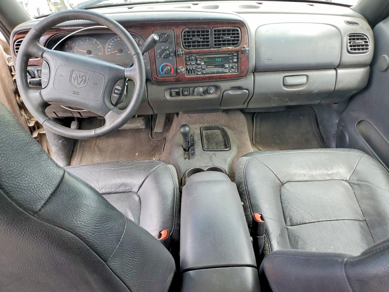 1B4HS28Z9YF288683 · 2000 DODGE DURANGO · 8/13