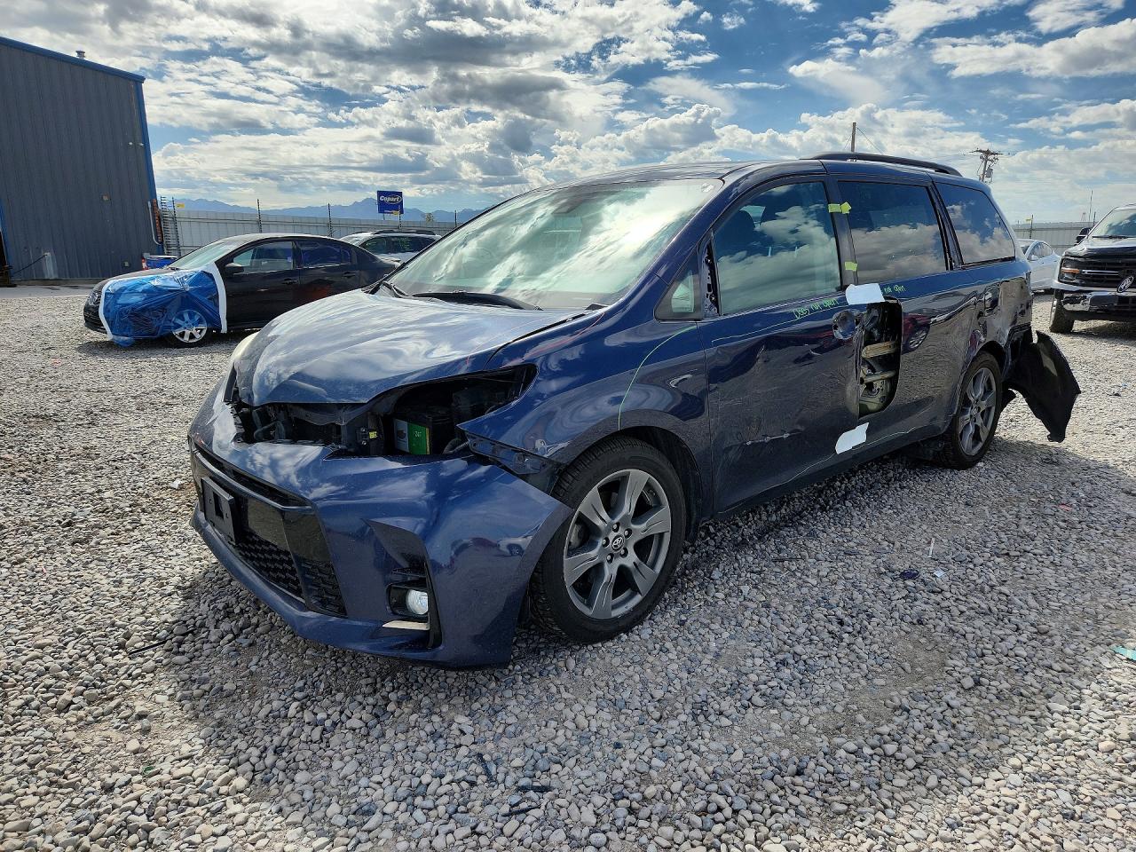 5TDXZ3DC2JS926568 · 2018 TOYOTA SIENNA
