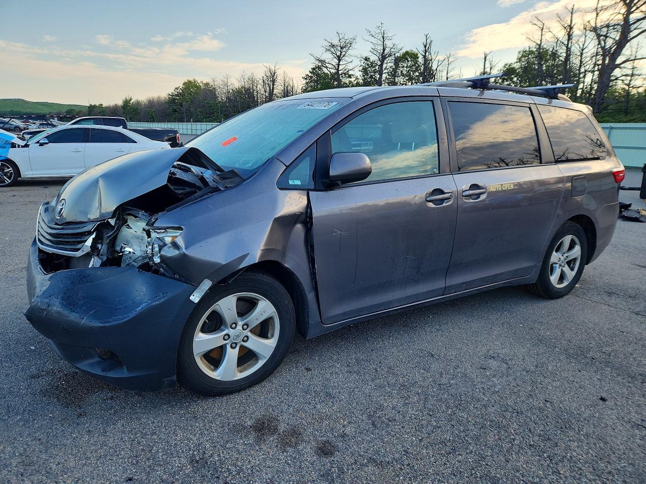 5TDKZ3DC7HS781998 · 2017 TOYOTA SIENNA