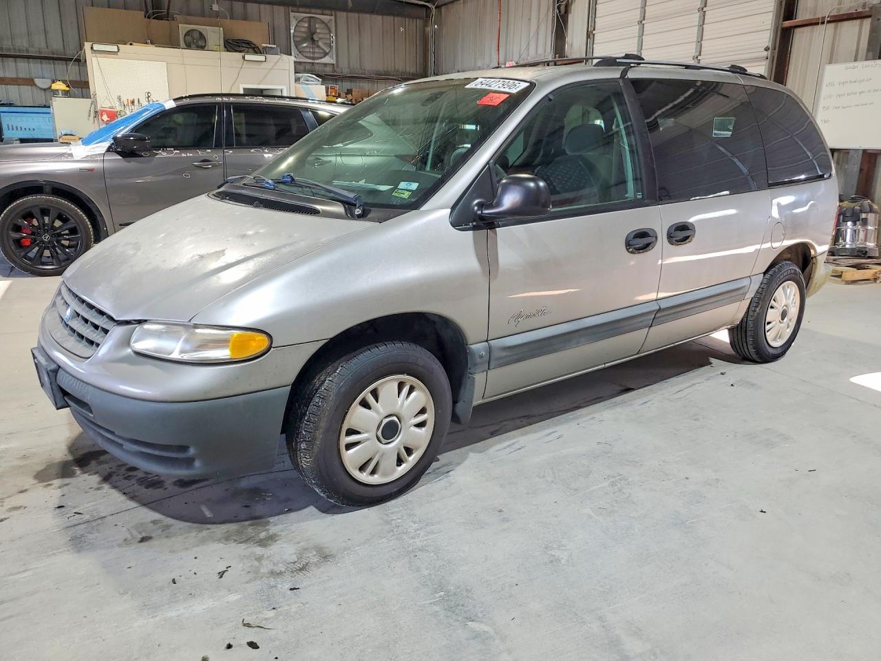 1996 PLYMOUTH VOYAGER