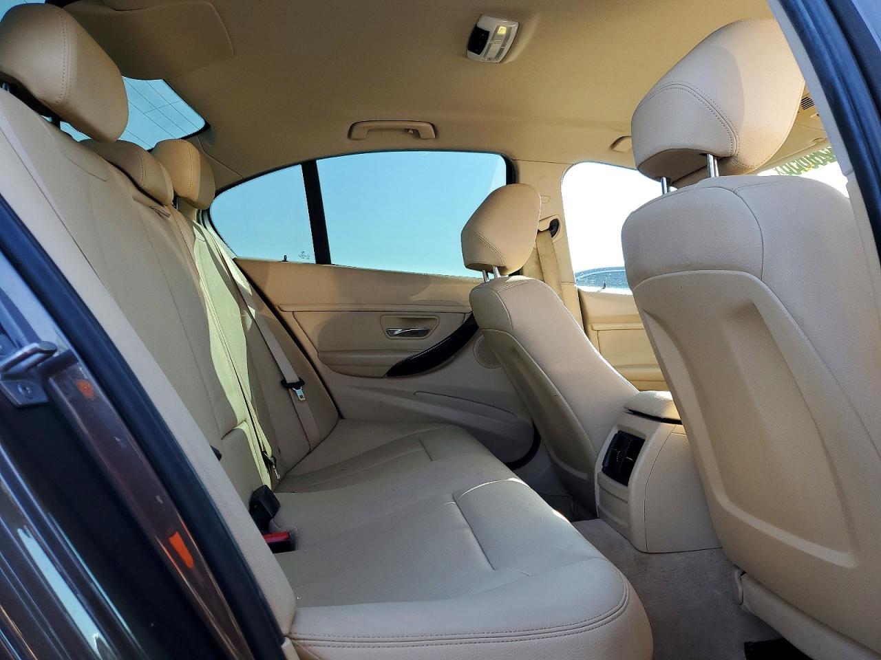 WBA3B1C50FP831838 · 2015 BMW 320 · 10/12
