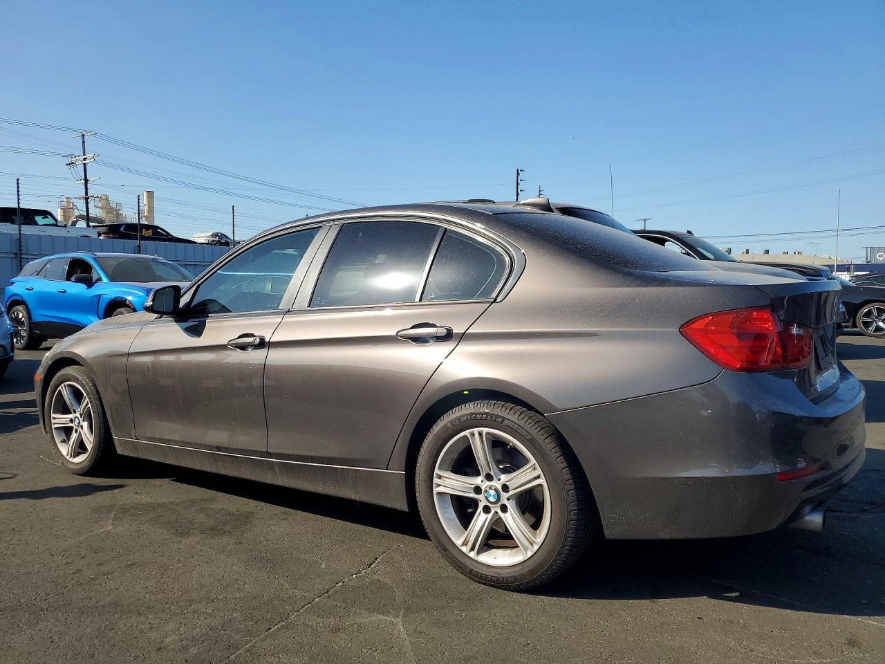 WBA3B1C50FP831838 · 2015 BMW 320 · 2/12