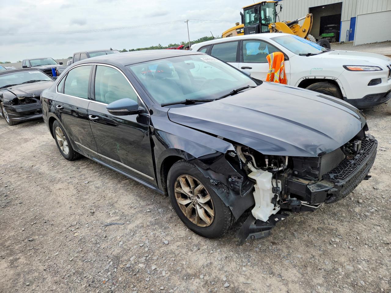 1VWAT7A37HC068235 · 2017 VOLKSWAGEN PASSAT · 4/13