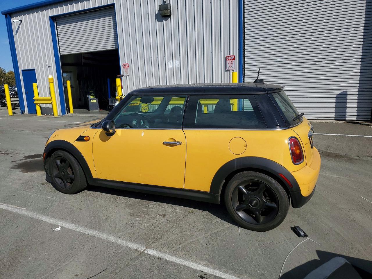 WMWMF33529TW79562 · 2009 MINI COOPER · 2/12