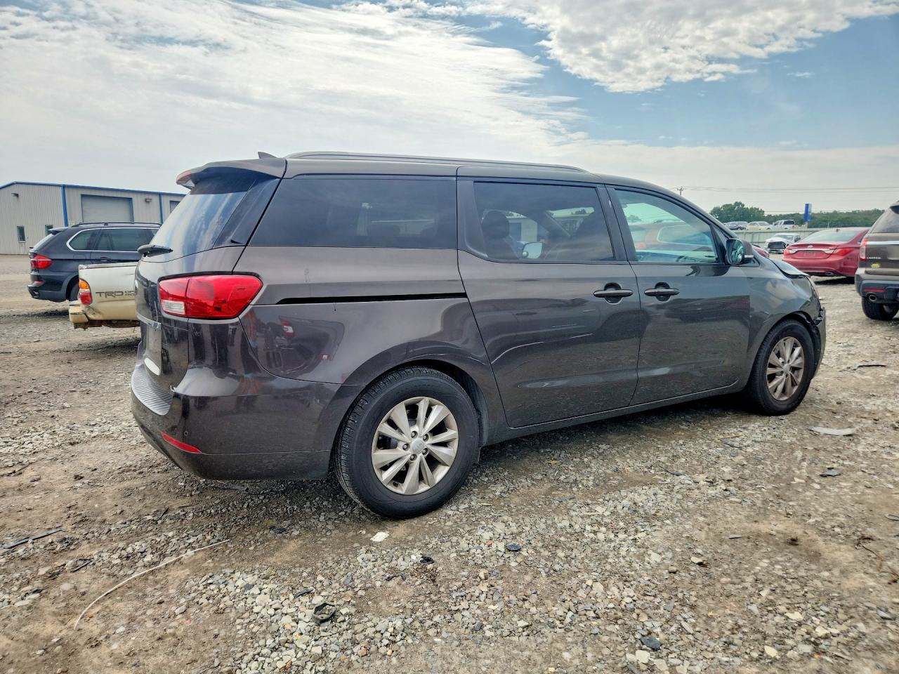 KNDMB5C16H6254527 · 2017 KIA SEDONA · 3/13