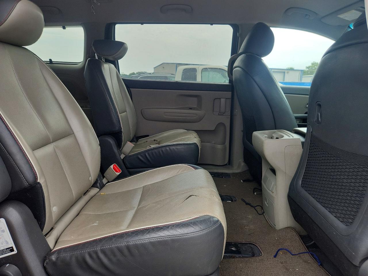 KNDMB5C16H6254527 · 2017 KIA SEDONA · 11/13