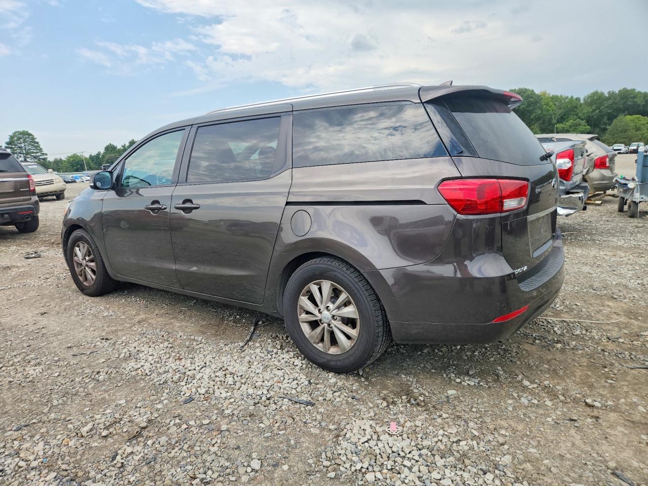 KNDMB5C16H6254527 · 2017 KIA SEDONA · 2/13