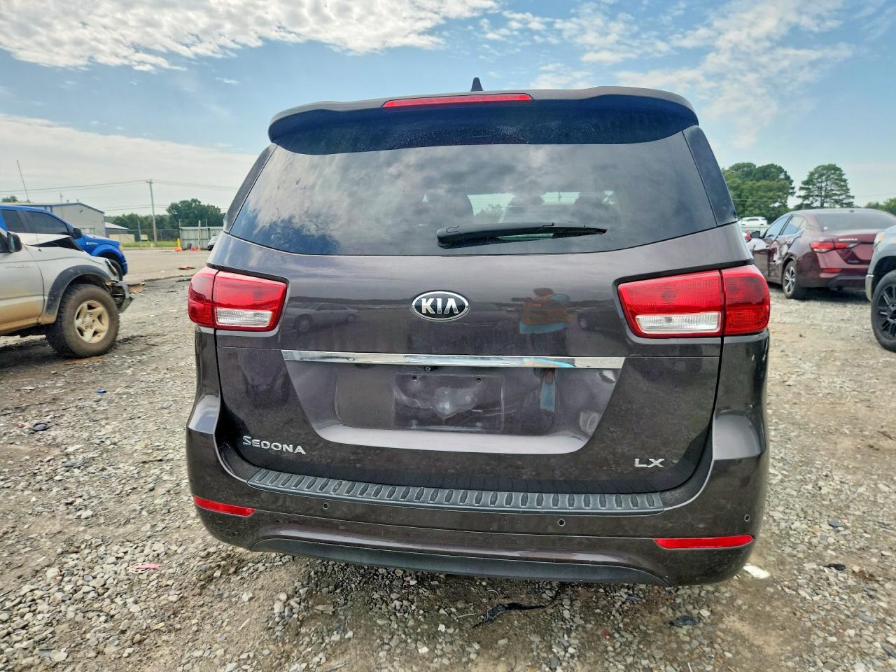 KNDMB5C16H6254527 · 2017 KIA SEDONA · 6/13