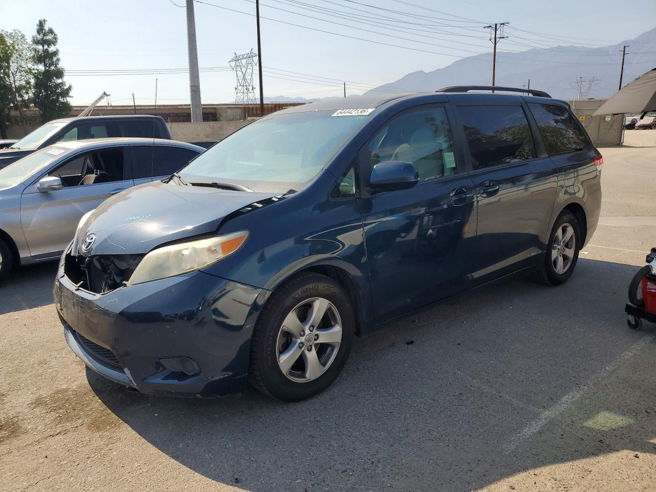 5TDKK3DC1CS273183 · 2012 TOYOTA SIENNA