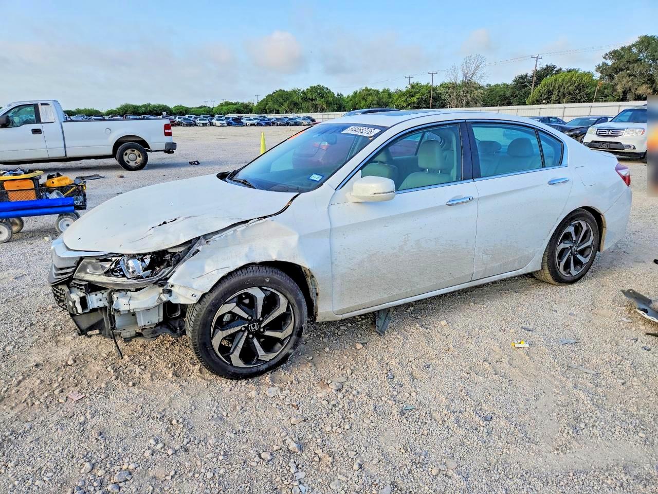 1HGCR2F82GA054210 · 2016 HONDA ACCORD