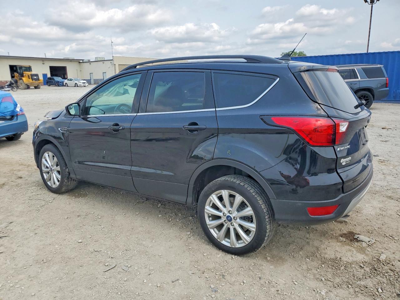 1FMCU9HD3KUC50191 · 2019 FORD ESCAPE · 2/13