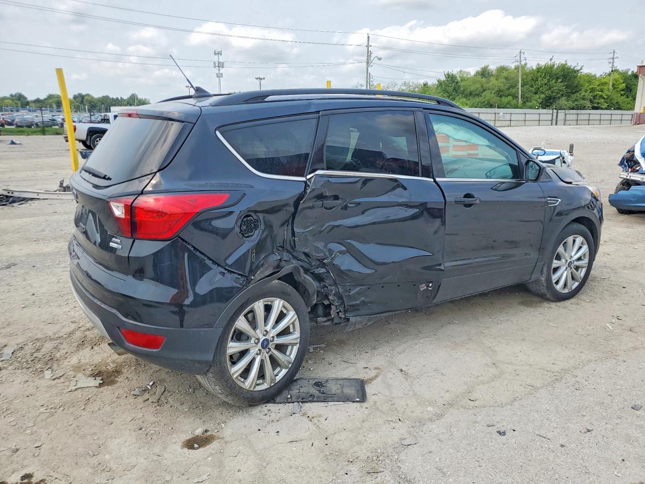 1FMCU9HD3KUC50191 · 2019 FORD ESCAPE · 3/13