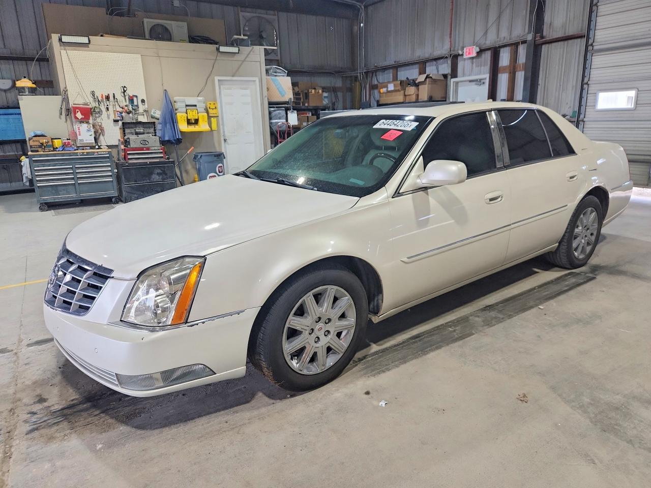 1G6KH5E67BU110960 · 2011 CADILLAC DTS